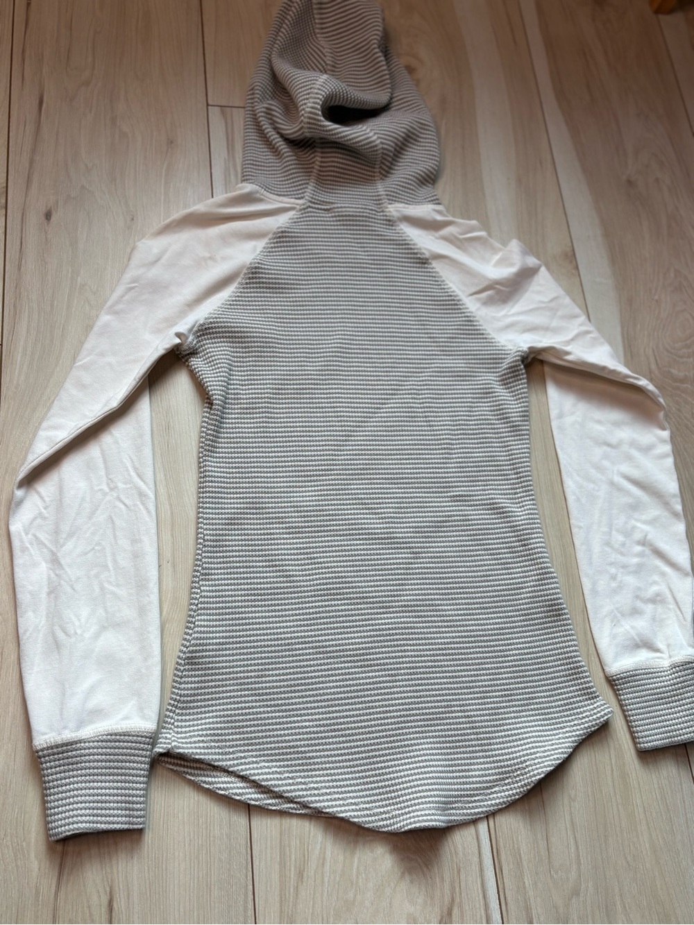Columbia Women’s Waffle Knit Hoodie Small Oatmeal Cream Thermal Cowl Neck - Picture 10 of 10